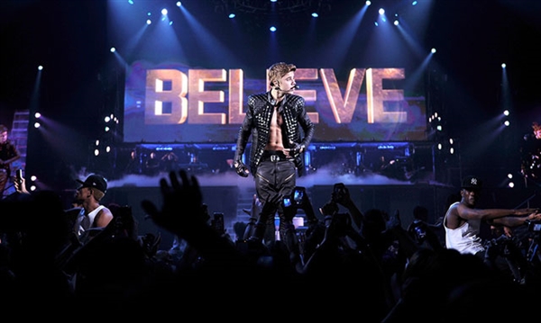 Fanfic / Fanfiction Believe Tour.