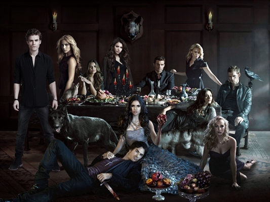 Jo, Caroline , Alaric e suas filhas