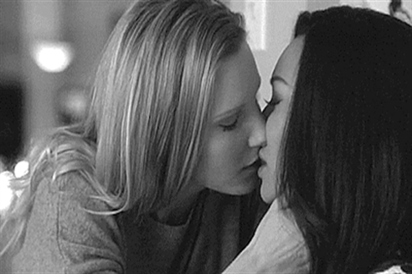 Lesbian kissgif - 🧡 Гифки девушки целуются.