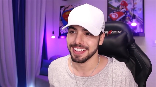 História My Angel  T3ddy - Lucas Olioti (1 temporada) - Por aí vem muita  notificação - História escrita por Andyyyy - Spirit Fanfics e Histórias