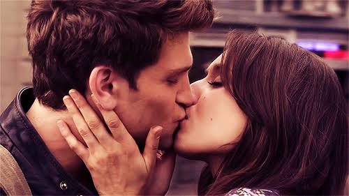Fanfic / Fanfiction Love Is In The Air (One-Shot Spoby)