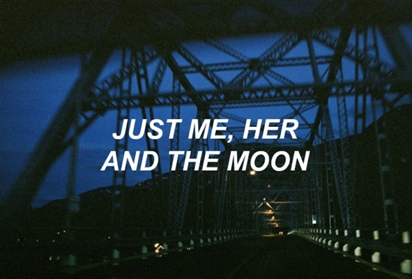 Fanfic / Fanfiction Me, her, (the aliens) and the Moon