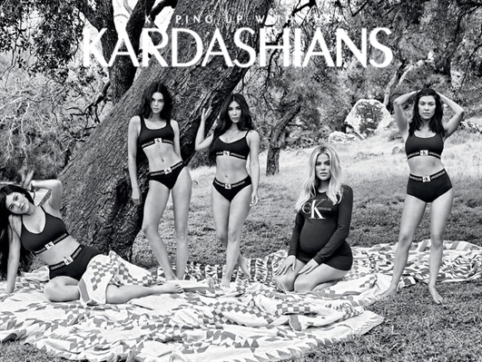 Fanfic / Fanfiction Keeping up With the Kardashians.