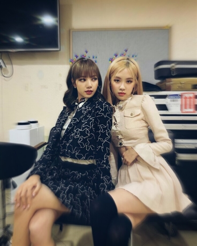 Fanfic / Fanfiction LET'S NOT FALL IN LOVE(ChaeLisa)(G!P)