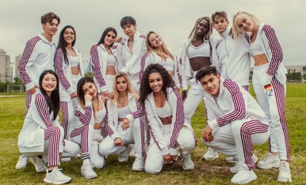 Fanfic / Fanfiction Is love(beauany)- Now United