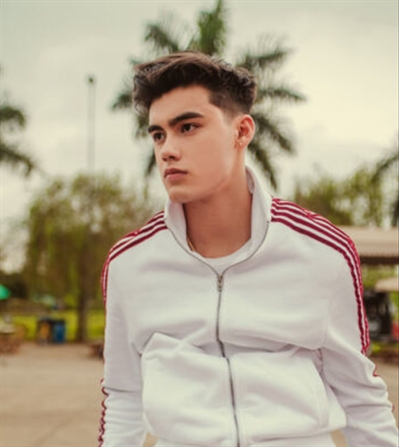 Fanfic / Fanfiction Bailey-ciúmes No clipe All Day