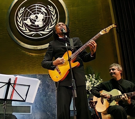 Fanfic / Fanfiction Falando com o Gilberto Gil em um show na ONU