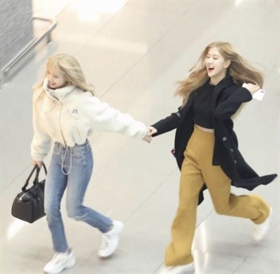 Fanfic / Fanfiction And love? -chaelisa-