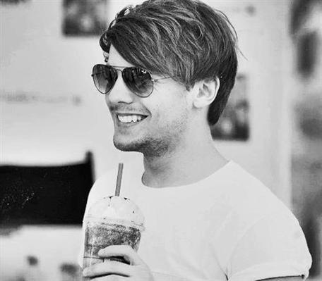 Fanfic / Fanfiction Namorando Louis Tomlinson - I Cant Stay With You This Afternoon
