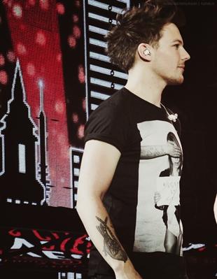 Fanfic / Fanfiction Namorando Louis Tomlinson - Well,How You Do This?