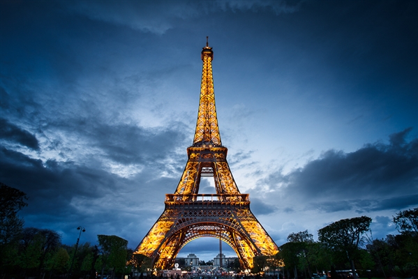 Fanfic / Fanfiction Grávida Do Noivo - Jantar na Torre Eiffel