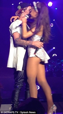 Fanfic / Fanfiction Sonhando com meus ídolos - Entre primos. (Justin e Ariana)