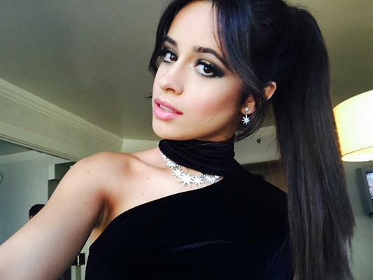 Fanfic / Fanfiction Entre o Amor e o Poder - Camila Cabello