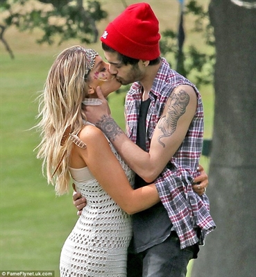 Fanfic / Fanfiction I'm Yours - Zerrie - I'm yours.