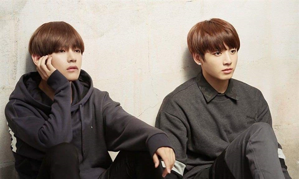 Fanfic / Fanfiction Amor para dois (vkook)- hiatus - Verdade ou desafio?