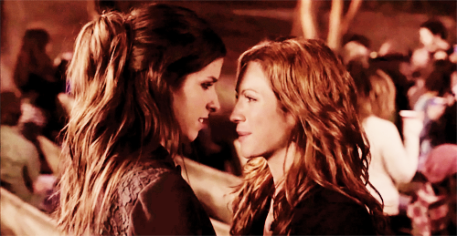 Fanfic / Fanfiction Bechloe - Entre amores e amizades - It will be the beginning of Bechloe ?