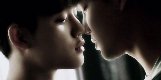 Fanfic / Fanfiction Blue Moon (Kaisoo) - Kiss?