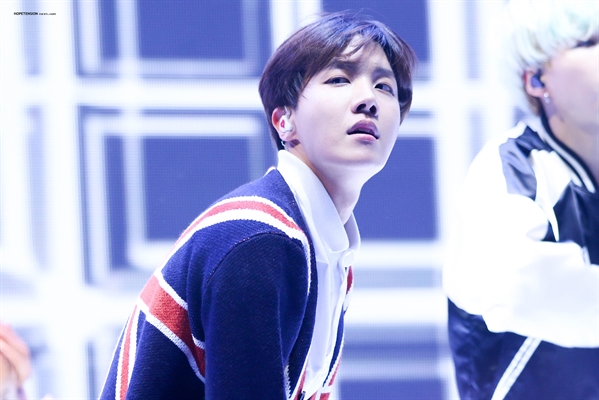 Fanfic / Fanfiction Meets the Evil (Imagine J-Hope) Especial Haloween - Change a little too much