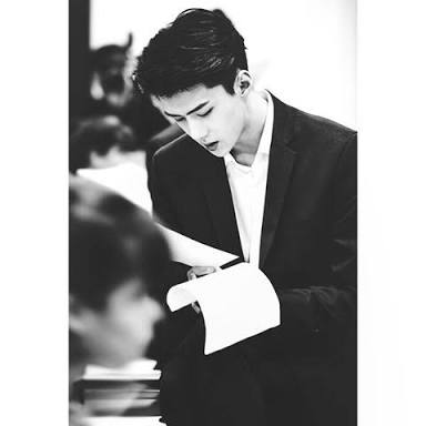 Fanfic / Fanfiction My exciting boss – Imagine (Sehun) - Definitely My