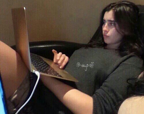 Fanfic / Fanfiction Camren Na Turnê 7/27 - 2 - Chapter 7 - Vídeo Out