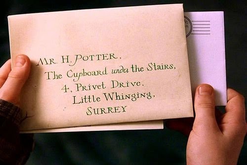 Fanfic / Fanfiction Harry Potter - Reescrita, A Pedra Filosofal. - Capítulo três (normal), parte um: As cartas de ninguém.