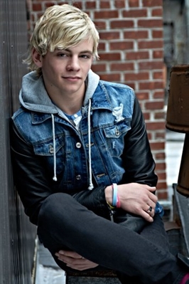 Fanfic / Fanfiction Heart Made Up On You - Conhecendo Ross