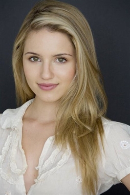 Fanfic / Fanfiction A Lobisomem Avril - 1 Temporada - Dianna Agron é transformada em vampira!