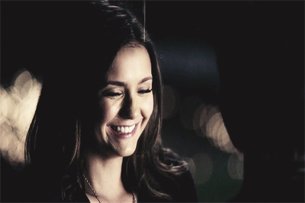 Fanfic / Fanfiction Delena - Holding On And Lettin Go - Your smile could light up the whole world.