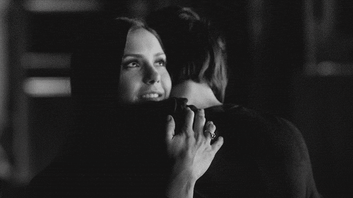 Fanfic / Fanfiction Delena - Holding On And Lettin Go - With you I feel safe.