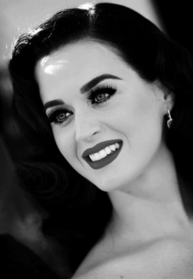 Fanfic / Fanfiction Royals - -Rainha Katy