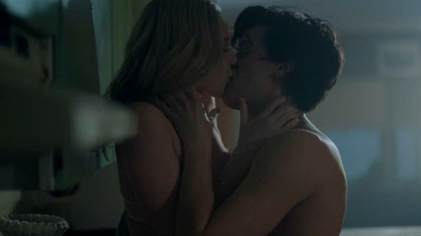 Fanfic / Fanfiction Riverdale - The smell of your sweater is my favorite