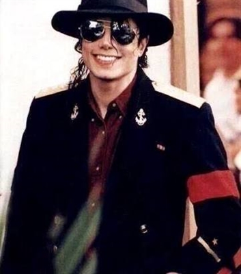 Fanfic / Fanfiction Behind the mask. - Prazer, sou Michael Jackson.