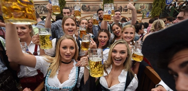 Fanfic / Fanfiction Alemanha ou Brasil? - As aventuras da Oktoberfest