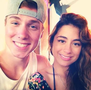 Fanfic / Fanfiction Camren A nova escola - Muito prazer Ally, meu chamo Troy