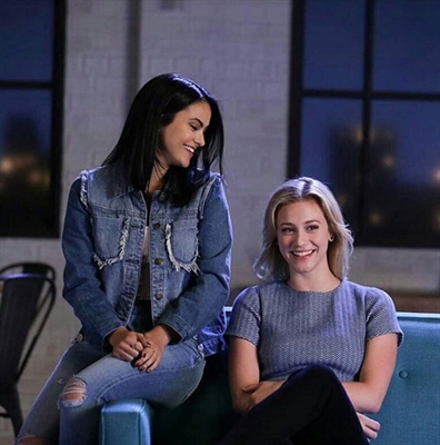 Fanfic / Fanfiction Bad girl - Bughead - Someone from the past