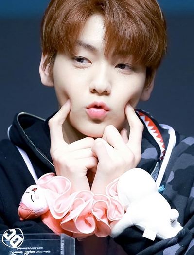 Fanfic / Fanfiction More Than Pets - Imagine TXT (Yeonjun e Soobin) - De Olhos Vermelhos