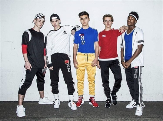 História Now United - Baseado em músicas. - Legends- Noany. - História  escrita por bela_fanfics_nu - Spirit Fanfics e Histórias