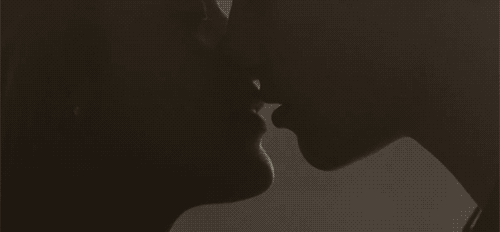 Fanfic / Fanfiction Olhos castanhos - The Kiss