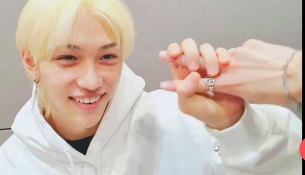 Fanfic / Fanfiction Save Me -Hyunlix- - Vizinho Novo