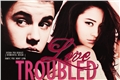 História: Troubled Love