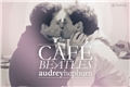 História: Caf&#233;, Beatles e Audrey Hepburn