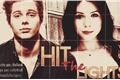 História: Hit The Lights