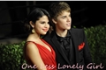 História: One Less Lonely Girl