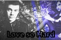 História: Love So Hard
