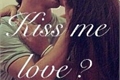 História: Kiss me love?
