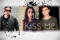 História: Kiss me Kiss me- Michael Clifford