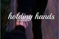 História: Holding hands