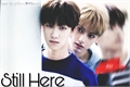 História: Still {Here} - JunHao