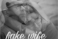 História: Fake Wife