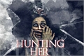 História: Hunting Her